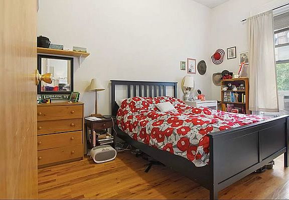 3rd image of 6 W 87th St APT 8