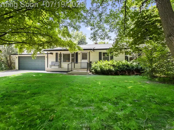 2742 Lance St, Lake Orion, MI 48360