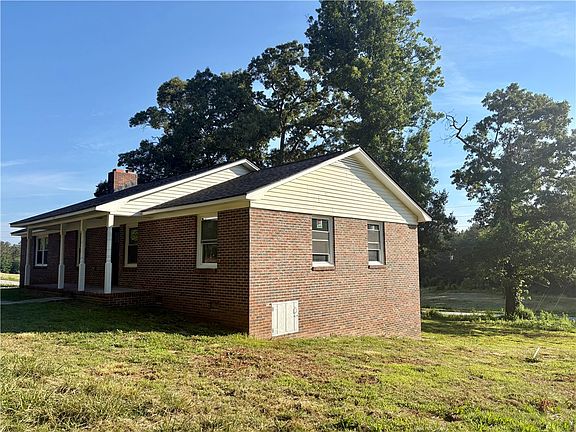 3rd image of 351 Randys Rd