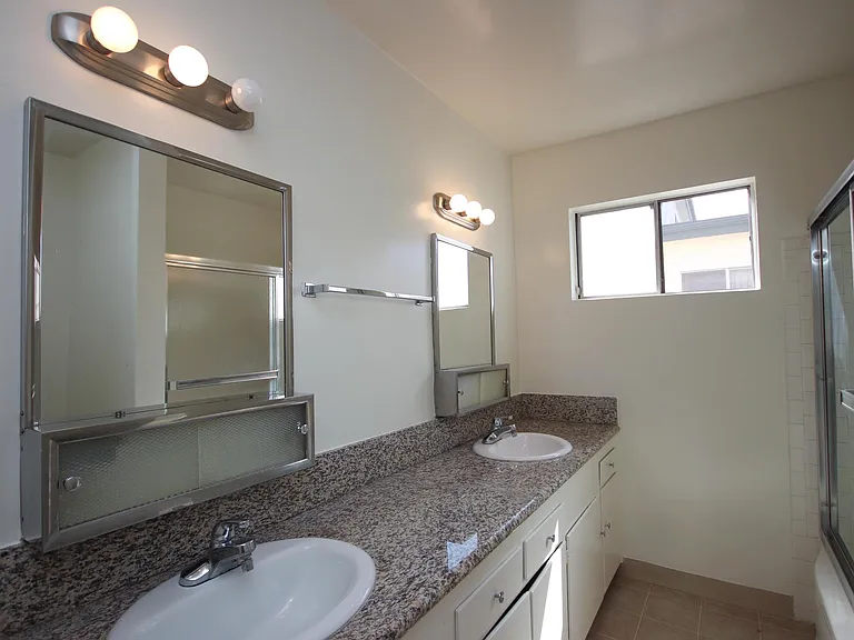 202 E Live Oak St #F — Photo 17