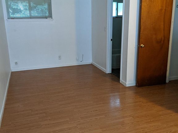 5th image of 6538 Ravenna Ave NE Unit 4