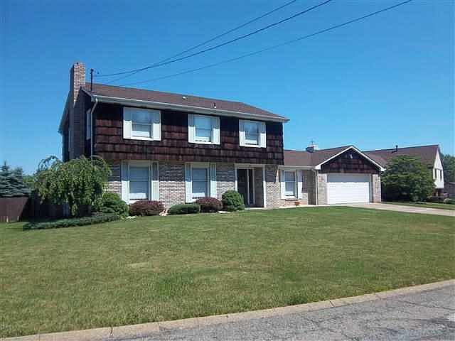 1st image of 833 Donegal Dr E