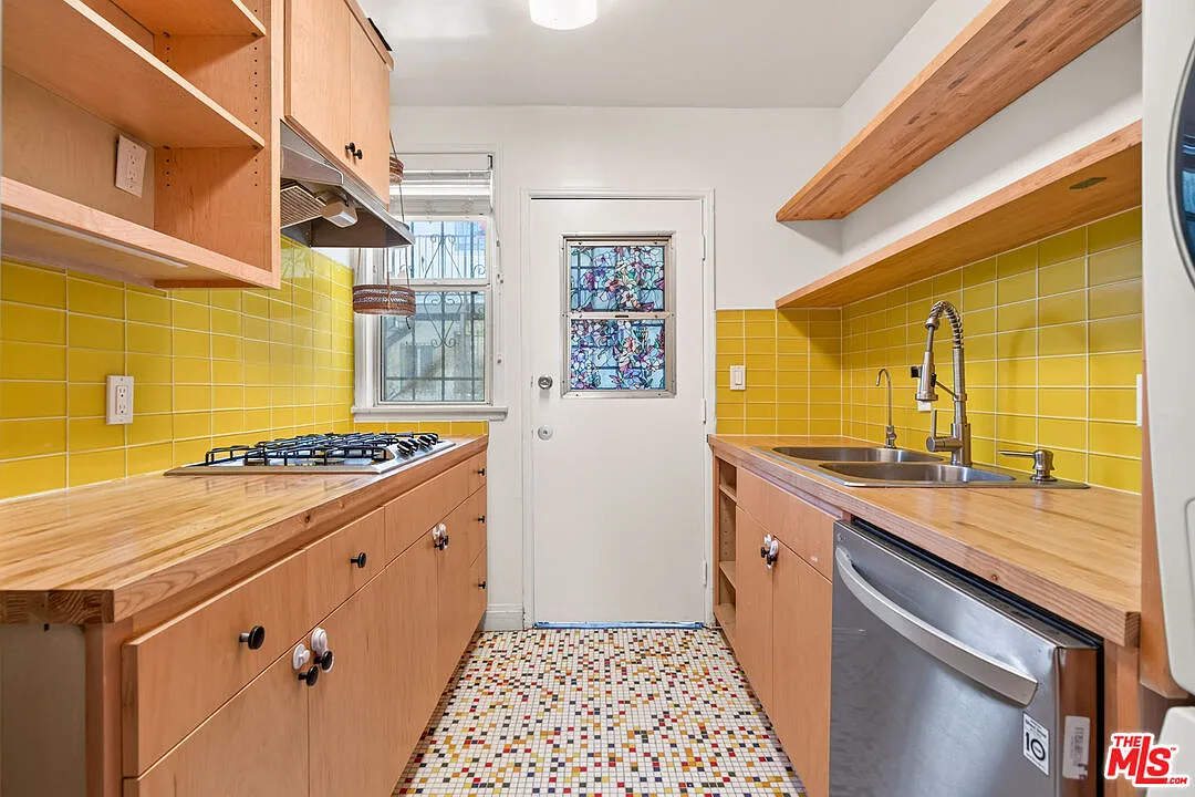 2 bed, 1.0 bath, 748 sqft, $2,695 — Photo 4