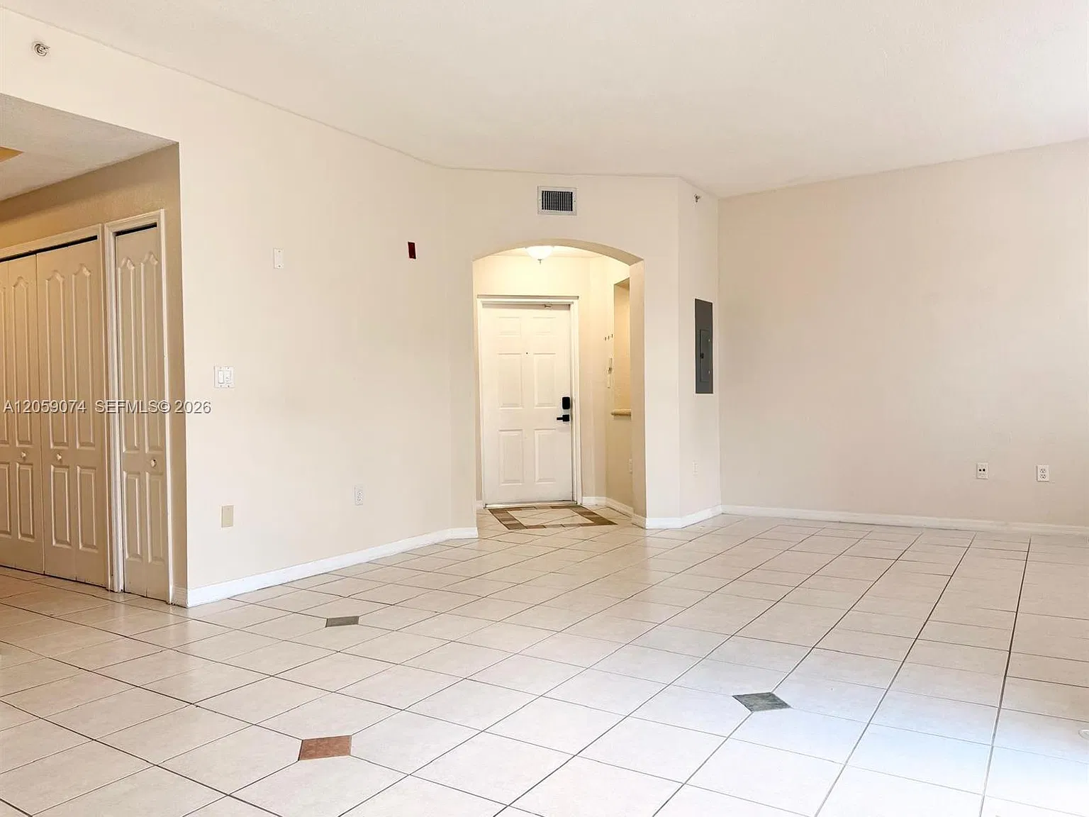 2 bed, 2.5 bath, 1206 sqft, $2,400 — Photo 2