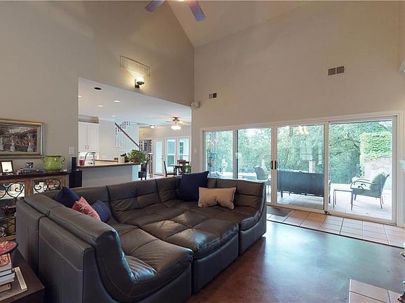 4th image of 2711 Timber Crest Ln