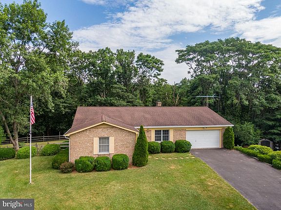 2nd image of 219 Wakeland Dr