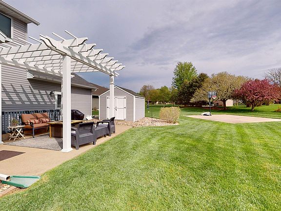 4th image of 804 Prairie Ln
