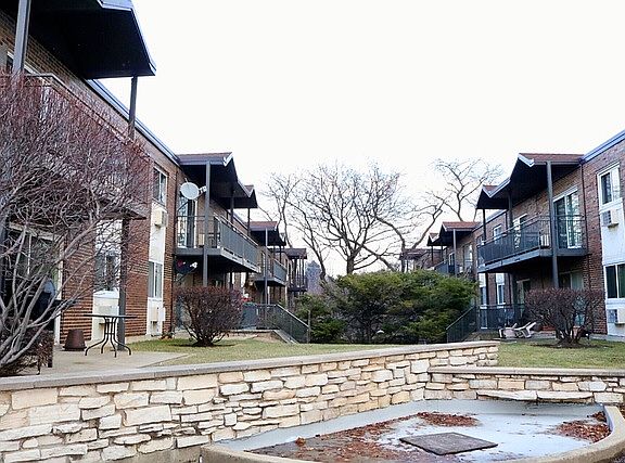 3rd image of 6359 N Ridge Ave APT 302