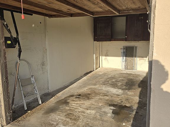 3rd image of 1424 Colby Ave #3