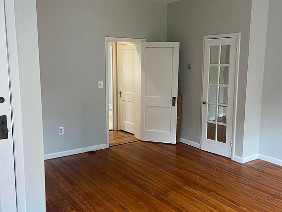 3rd image of 132 W Laurel St Floor 2