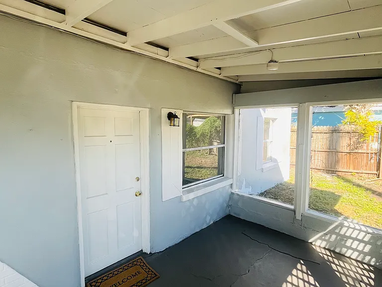 920 E Seneca Ave — Photo 6