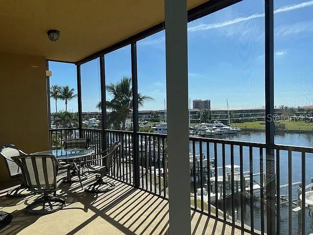 3 bed, 2.0 bath, 1684 sqft, $6,000 — Photo 4