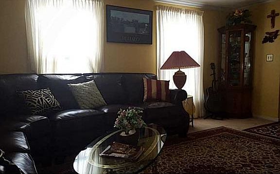 3rd image of 613 Moore Ave