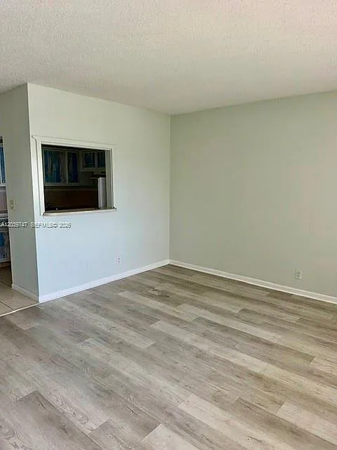 Salisbury Condos — Photo 1