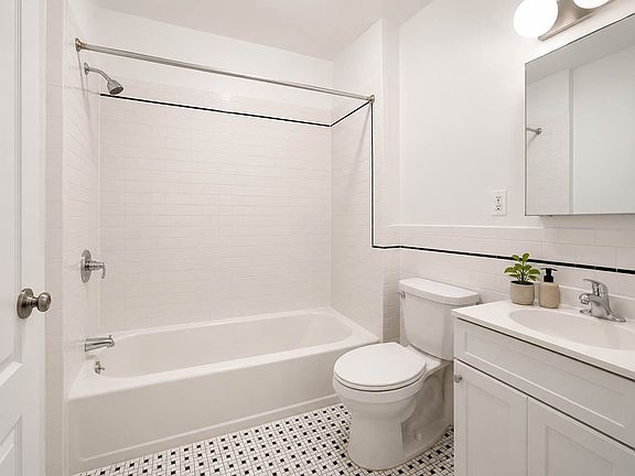 5th image of 48 W 56th St APT 4D