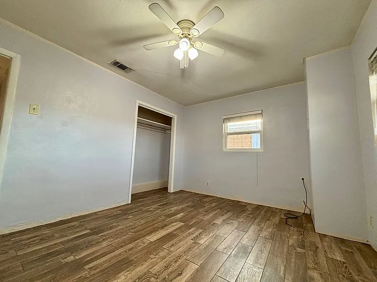 415 E Romana St — Photo 11