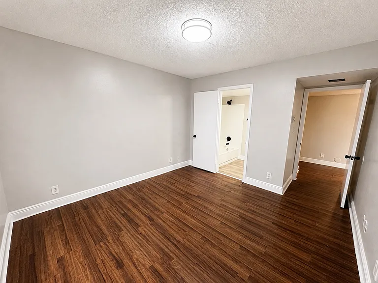 5612 Rock Island #144 - int17