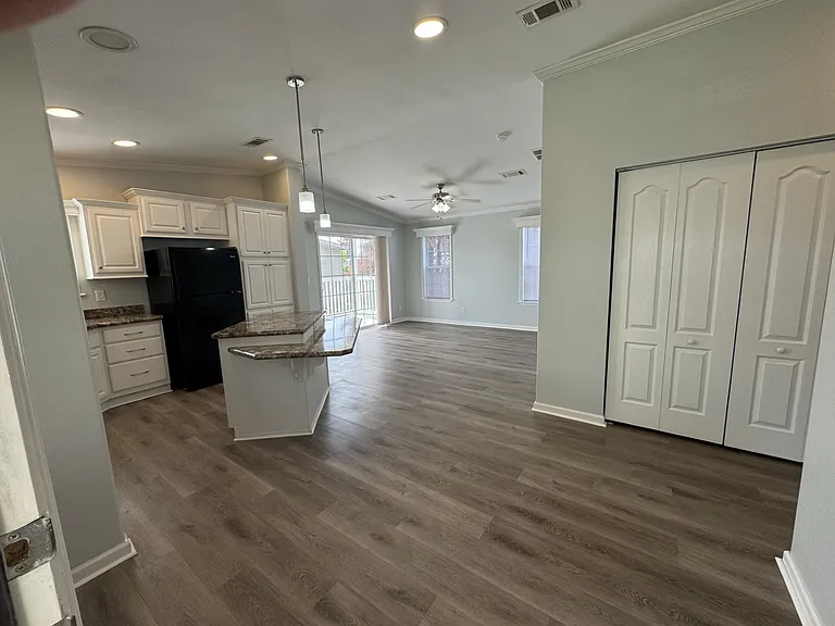 Lakeshore Landings — Photo 31