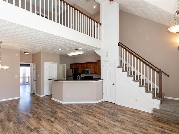 3rd image of 1212 Topgallant Ct