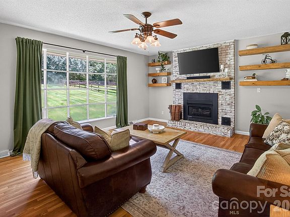 4th image of 1609 Hall Rd