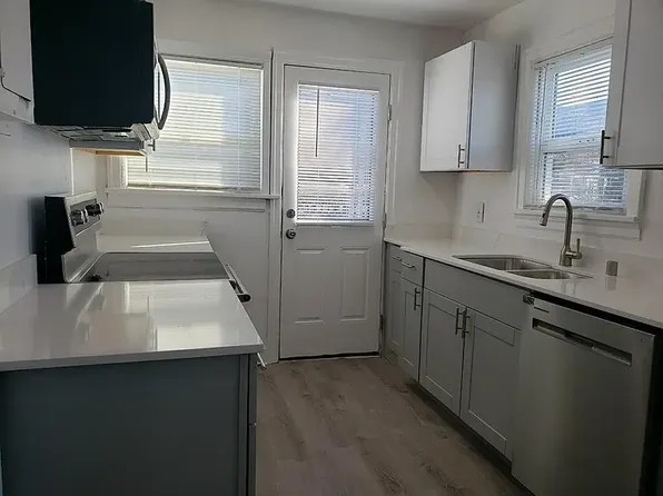 3507 SW Webster St APT B, Seattle, WA 98126