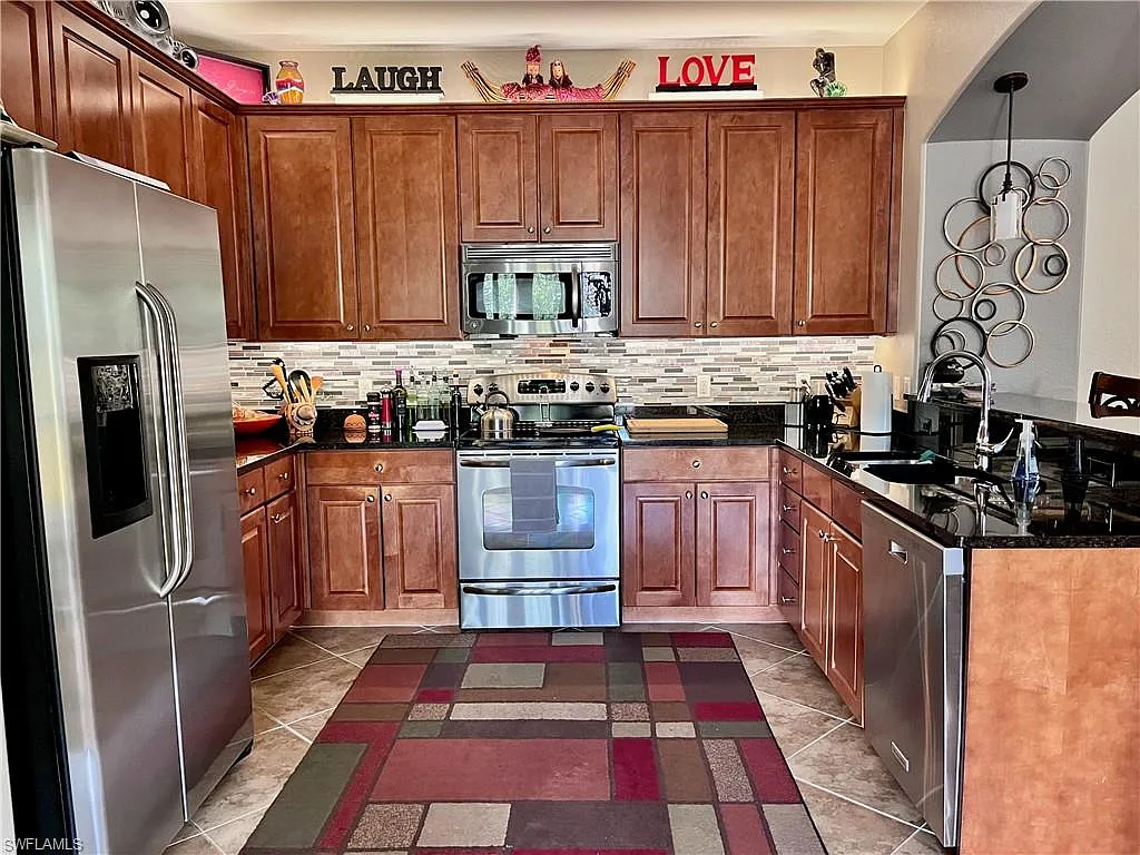 3 bed, 2.5 bath, 1989 sqft, $7,700 — Photo 3