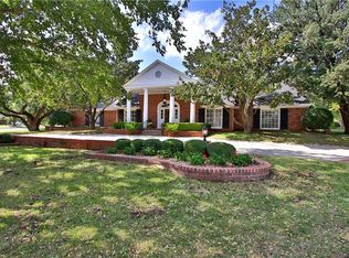 1610 Westminster Pl, Nichols Hills, OK 73120