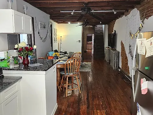 4237 Main St #2 Photo 1