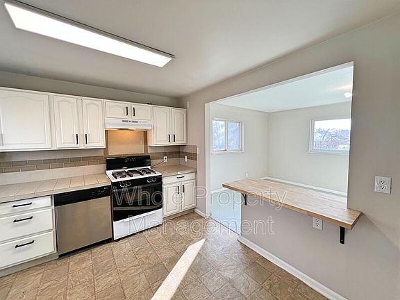 5th image of 953 Winona Ct