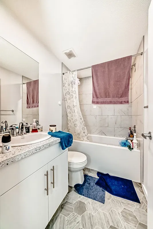 3 bed, 2.5 bath, $2,100 — Photo 2