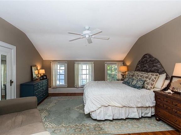 4th image of 627 Park Lake St #2