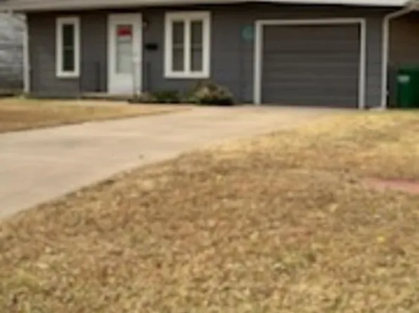 215 S 3rd St, Medford, OK 73759