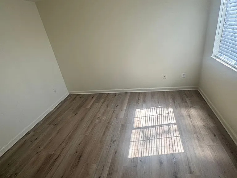 Highline Pointe Apts. — Photo 12