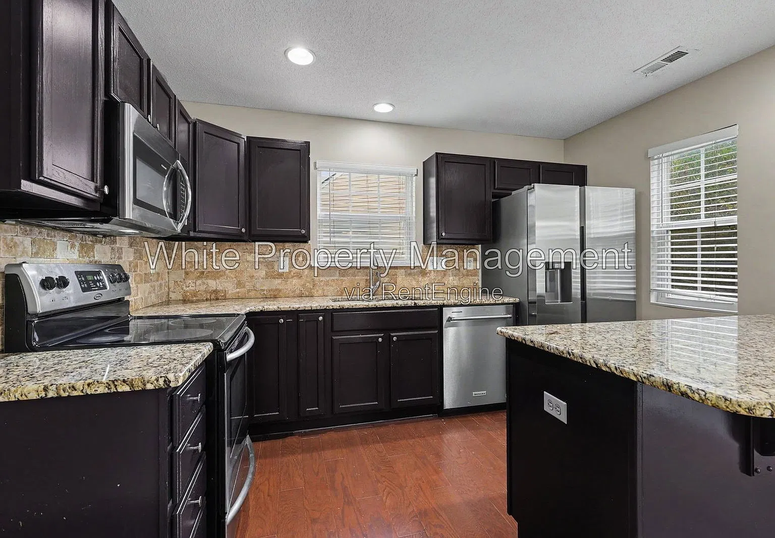 3 bed, 2.5 bath, 2646 sqft, $2,495 — Photo 4