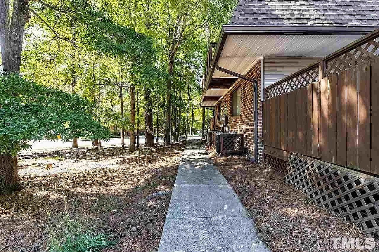 2 bed, 975 sqft, $1,295 — Photo 3
