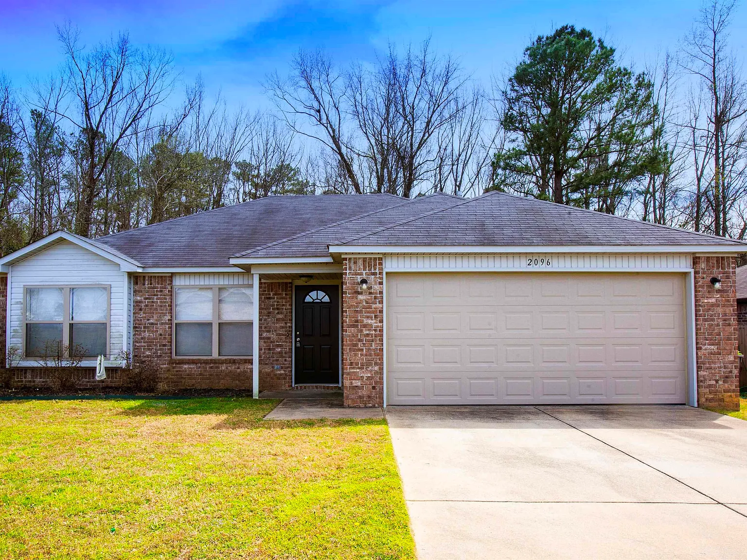 3 bed, 2.0 bath, 1345 sqft, $1,650 — Photo 1