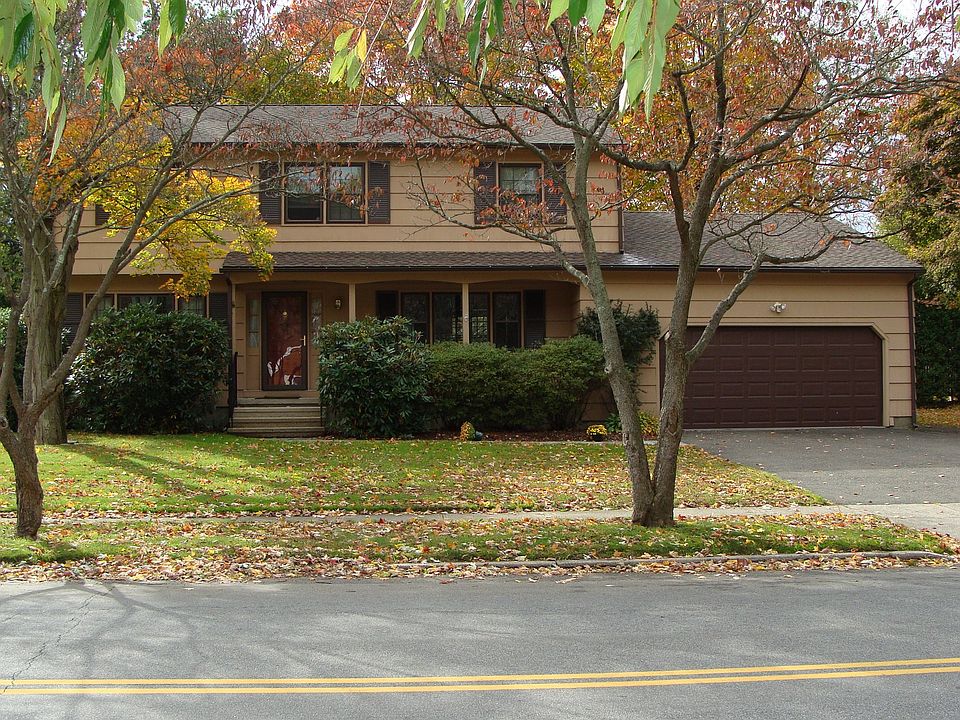 Lovingly Maintained Custom Colonial in University "Charter Oak" Area