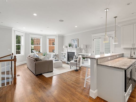 5th image of 45 Coffey St Unit 1