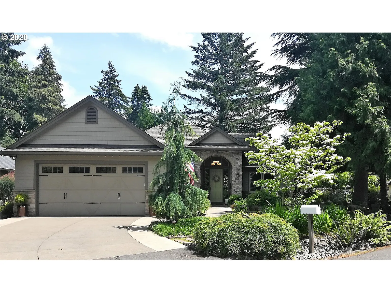 4433 Calaroga Dr photo 1
