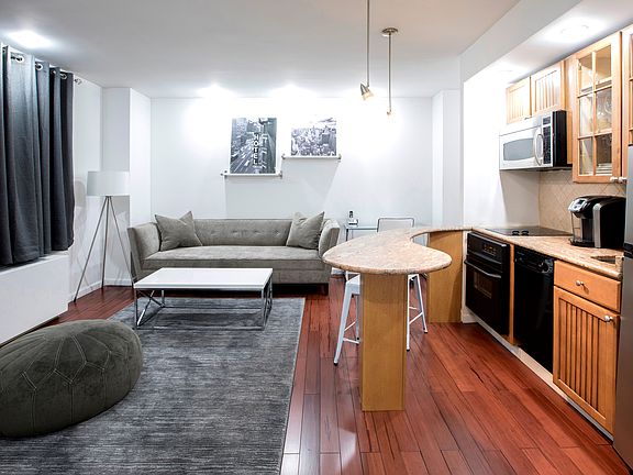 2nd image of 150 W 51st St APT 932