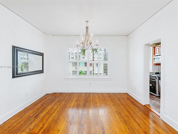 2nd image of 900 16th St APT 201