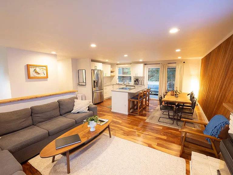 1600 NW Quincy Ave #1 — Photo 5
