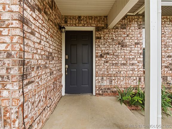 2nd image of 5405 S Lions Ave