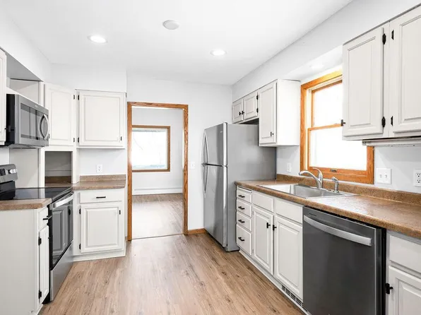 329 1st St, Sandstone, MN 55072