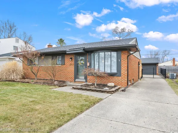 1023 Langley Blvd, Clawson, MI 48017