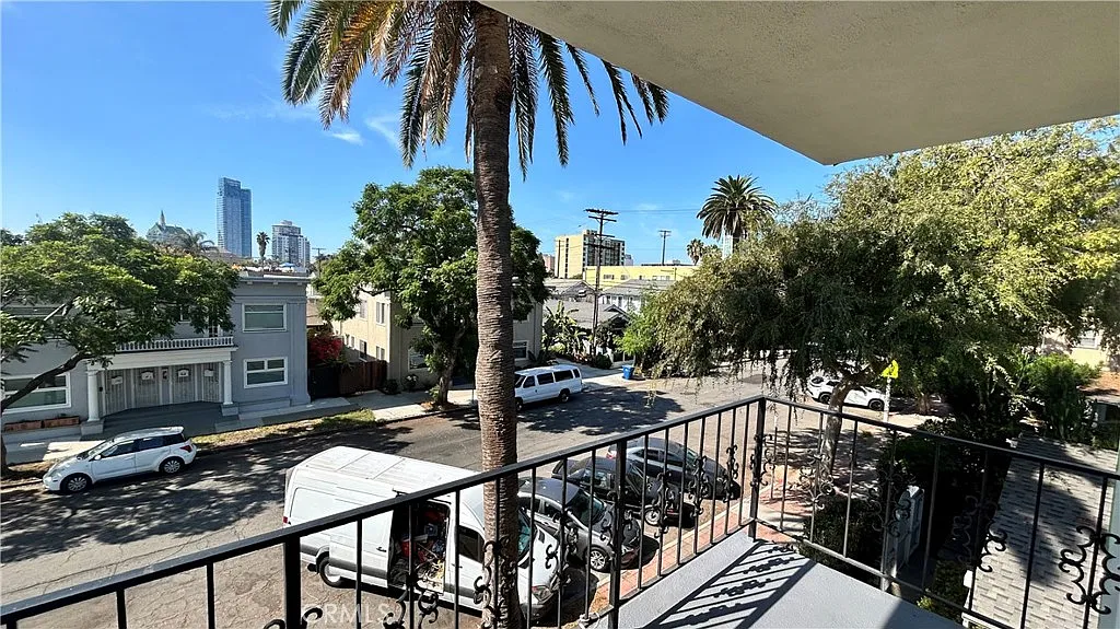 2 bed, 900 sqft, $2,495 — Photo 2