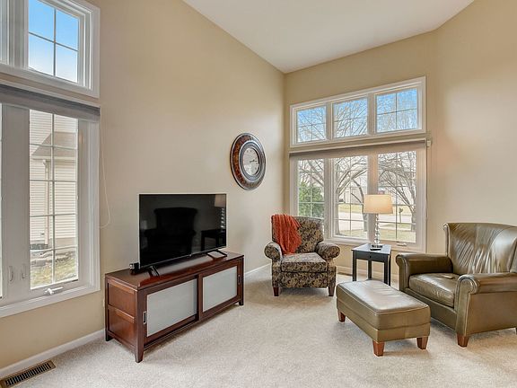 5th image of 621 Goldenrod Dr