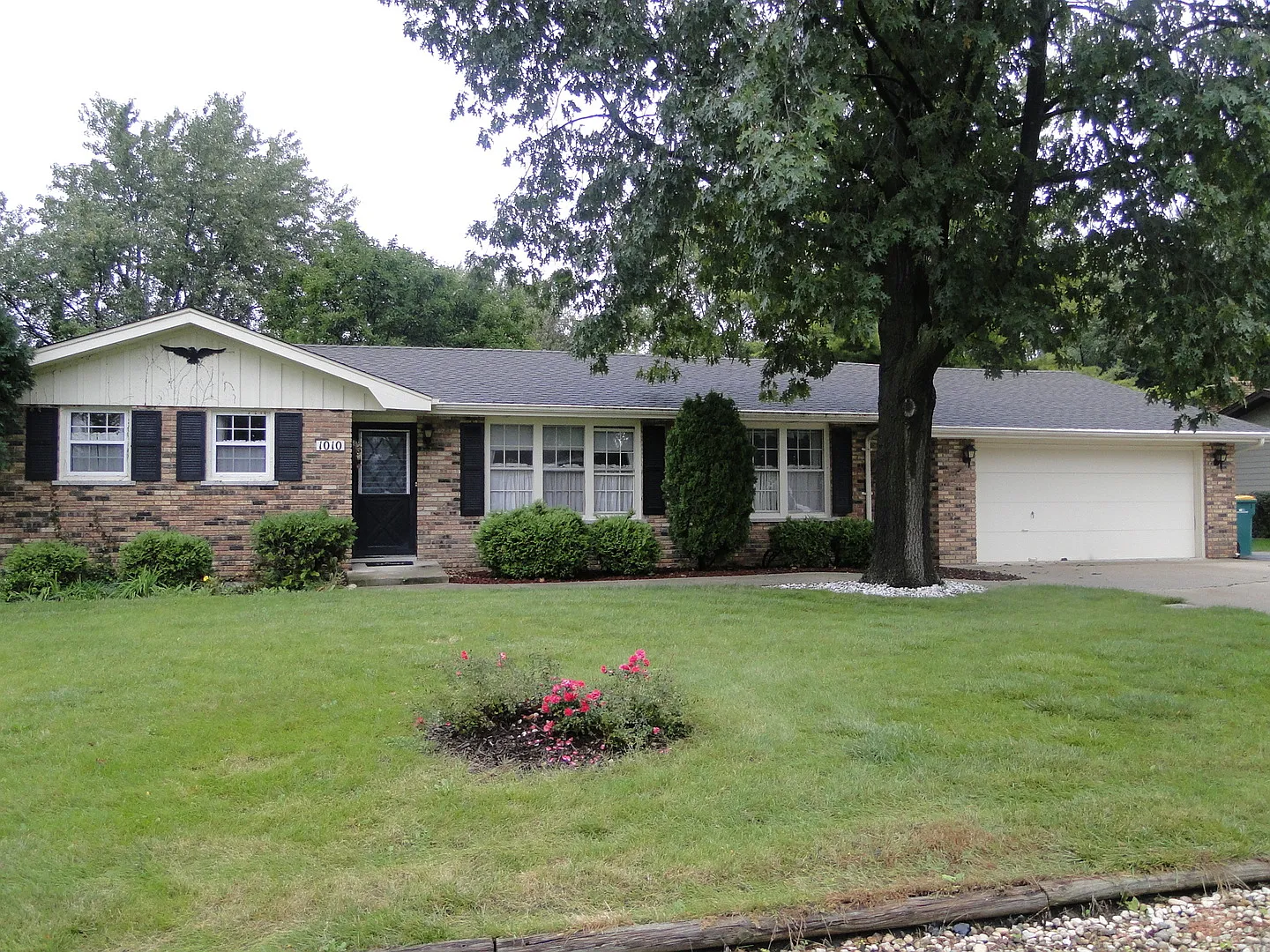 1010 Lark Ln photo 1