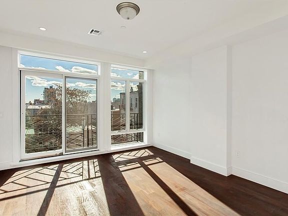 4th image of 79 Eagle St #8