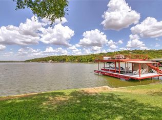 1404 E Tioga Ct, Granbury, TX 76048